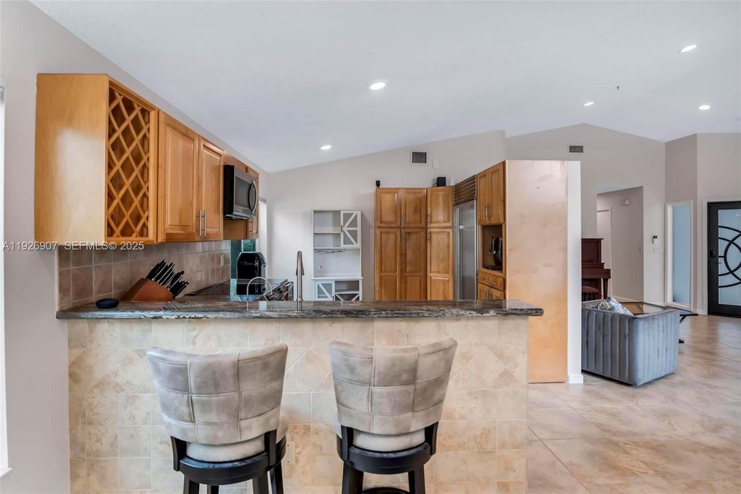 待售: $750,000 (3 贝兹, 2 浴室, 1690 平方英尺)