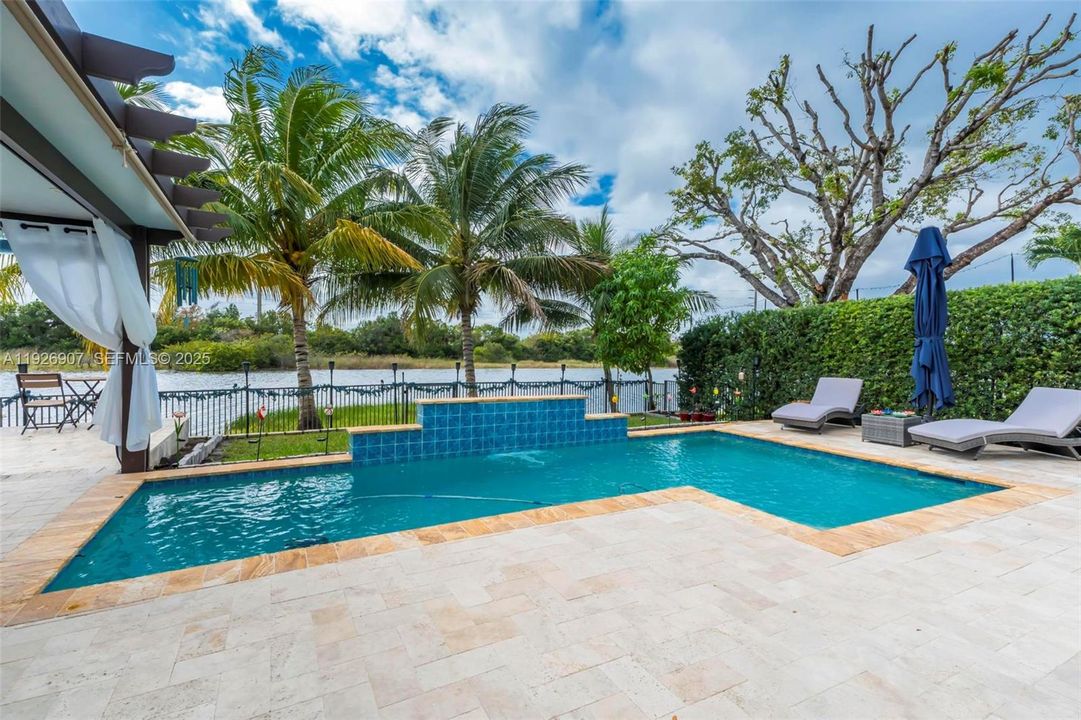 待售: $750,000 (3 贝兹, 2 浴室, 1690 平方英尺)