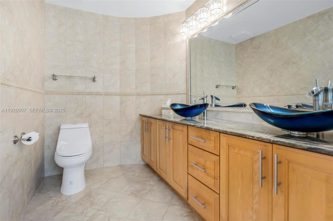 待售: $750,000 (3 贝兹, 2 浴室, 1690 平方英尺)