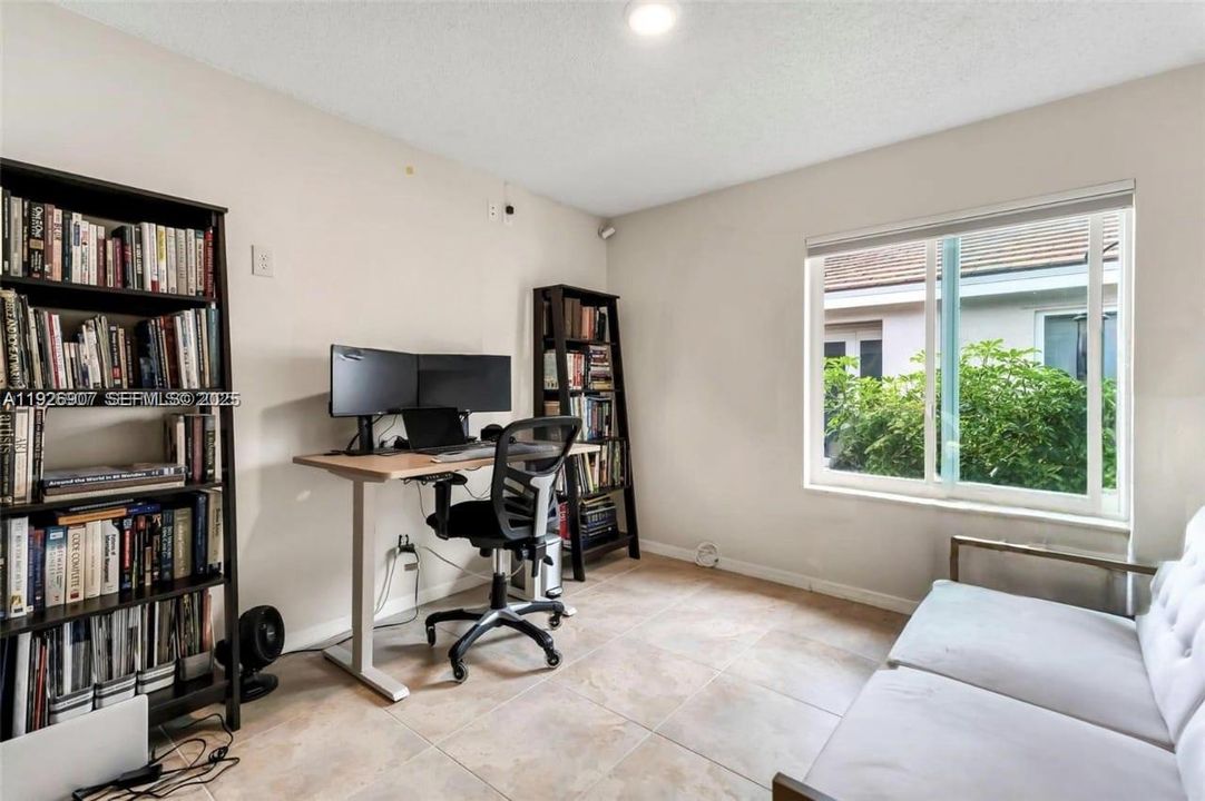 待售: $750,000 (3 贝兹, 2 浴室, 1690 平方英尺)