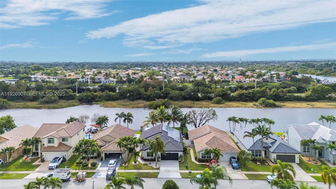 待售: $750,000 (3 贝兹, 2 浴室, 1690 平方英尺)