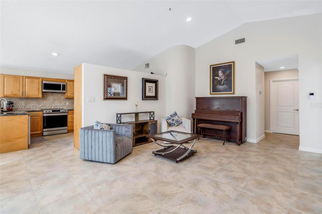 待售: $750,000 (3 贝兹, 2 浴室, 1690 平方英尺)