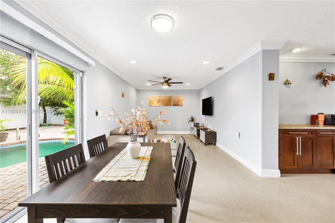 待售: $549,999 (4 贝兹, 2 浴室, 1761 平方英尺)