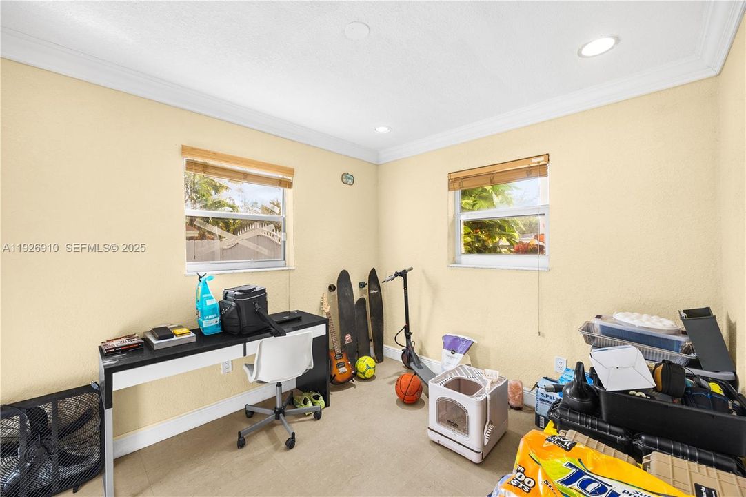 待售: $549,999 (4 贝兹, 2 浴室, 1761 平方英尺)