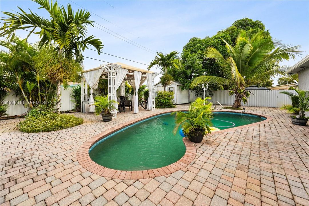 待售: $549,999 (4 贝兹, 2 浴室, 1761 平方英尺)