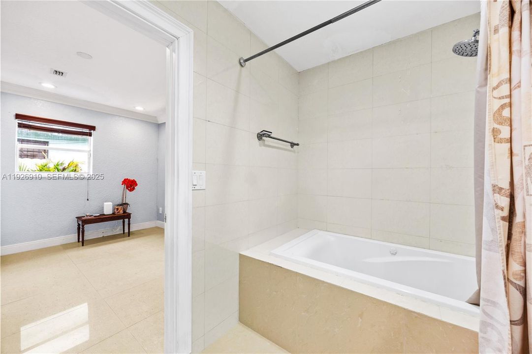 待售: $549,999 (4 贝兹, 2 浴室, 1761 平方英尺)