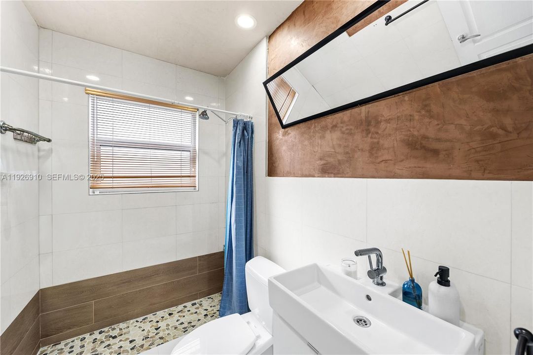 待售: $549,999 (4 贝兹, 2 浴室, 1761 平方英尺)