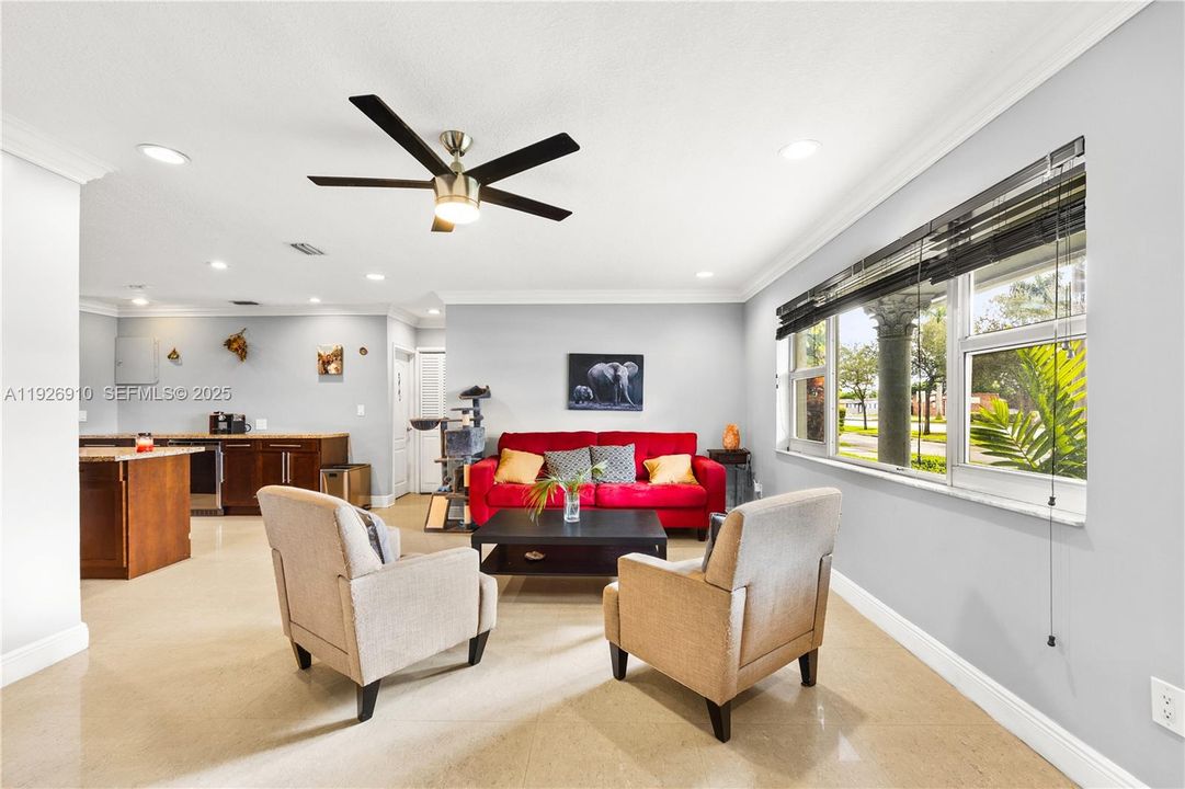 待售: $549,999 (4 贝兹, 2 浴室, 1761 平方英尺)