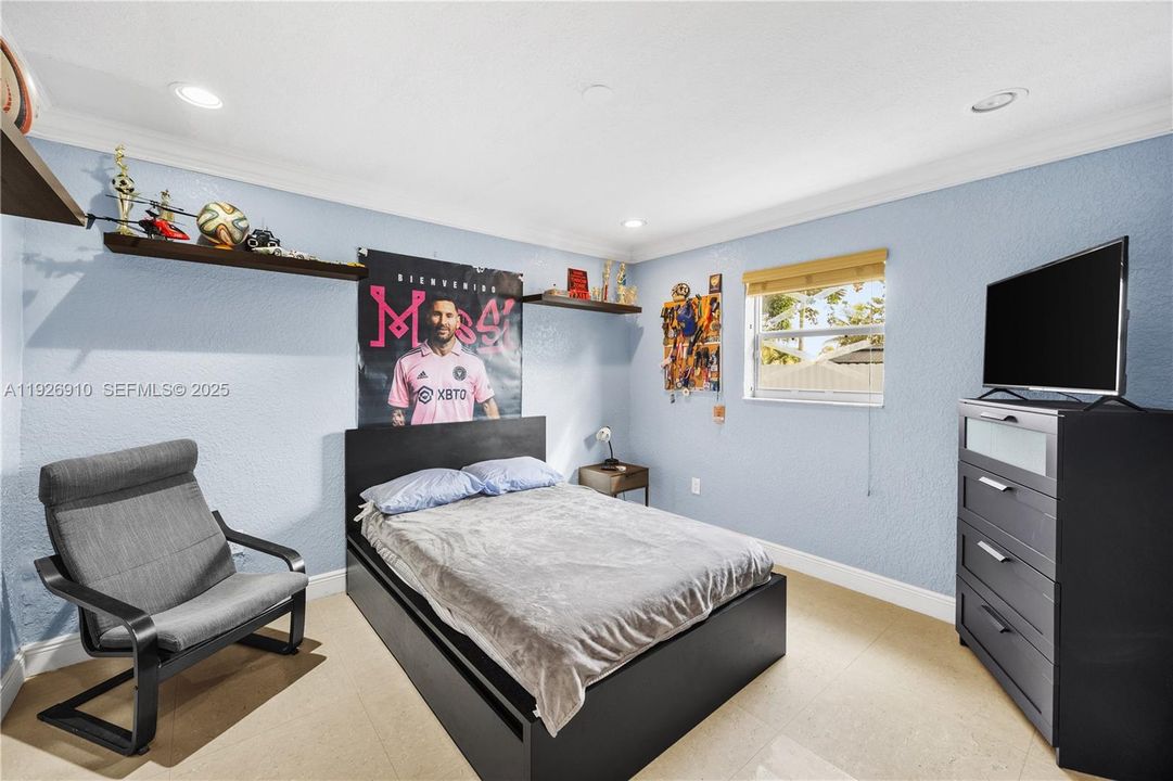 待售: $549,999 (4 贝兹, 2 浴室, 1761 平方英尺)