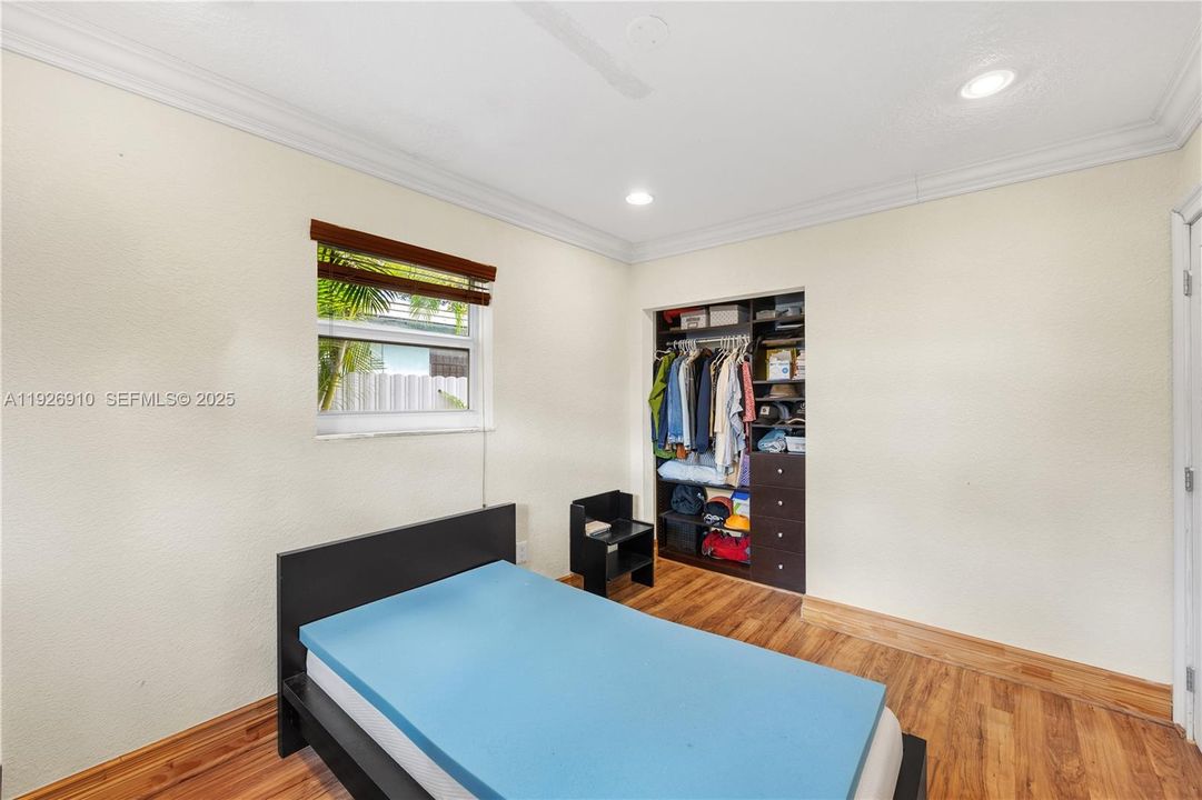 待售: $549,999 (4 贝兹, 2 浴室, 1761 平方英尺)