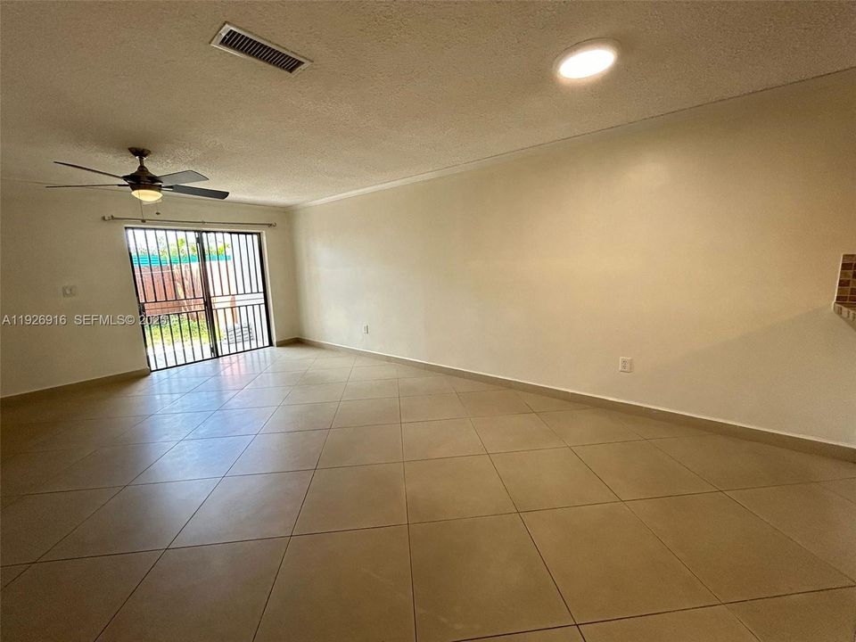 For Rent: $2,495 (2 beds, 2 baths, 1160 Square Feet)