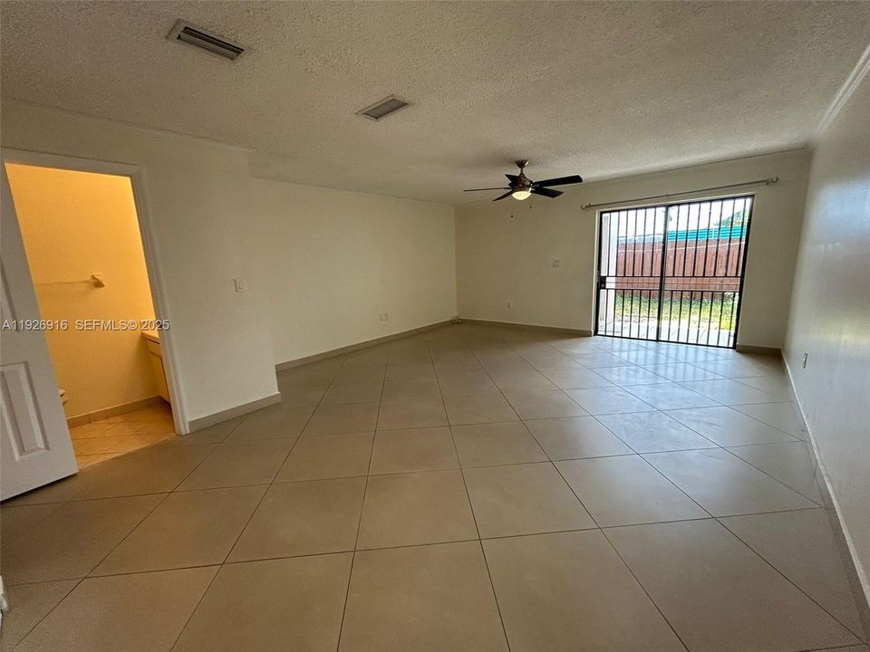 For Rent: $2,495 (2 beds, 2 baths, 1160 Square Feet)