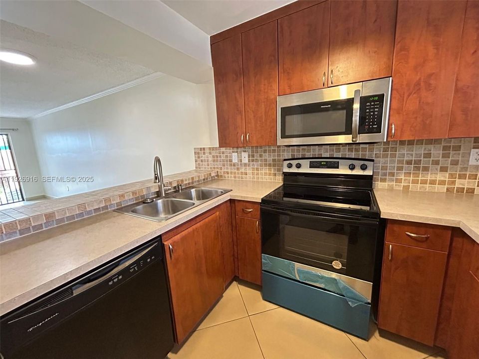 For Rent: $2,495 (2 beds, 2 baths, 1160 Square Feet)