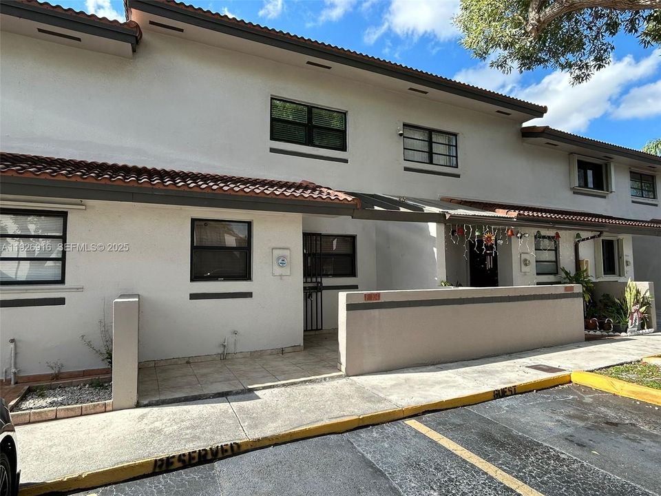 For Rent: $2,495 (2 beds, 2 baths, 1160 Square Feet)