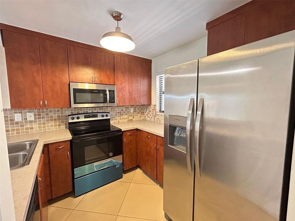 For Rent: $2,495 (2 beds, 2 baths, 1160 Square Feet)