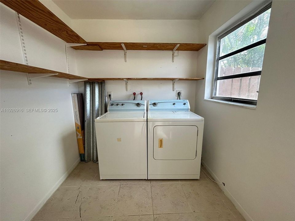 For Rent: $2,495 (2 beds, 2 baths, 1160 Square Feet)