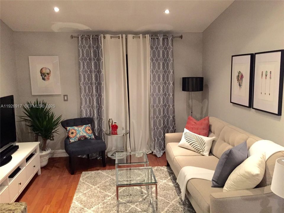 For Rent: $2,000 (1 beds, 1 baths, 586 Square Feet)