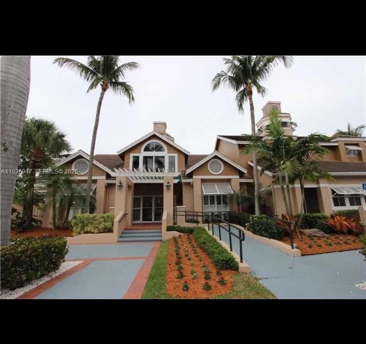 For Rent: $2,000 (1 beds, 1 baths, 586 Square Feet)