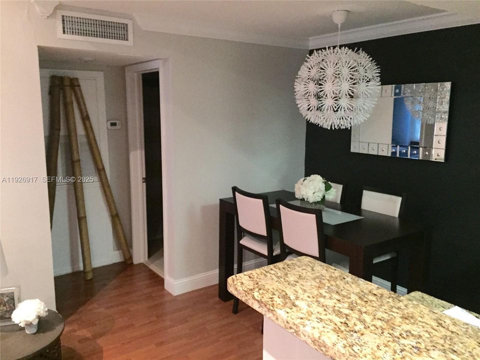 For Rent: $2,000 (1 beds, 1 baths, 586 Square Feet)