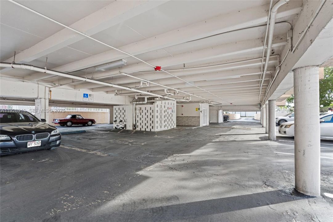 For Sale: $240,000 (2 beds, 2 baths, 935 Square Feet)