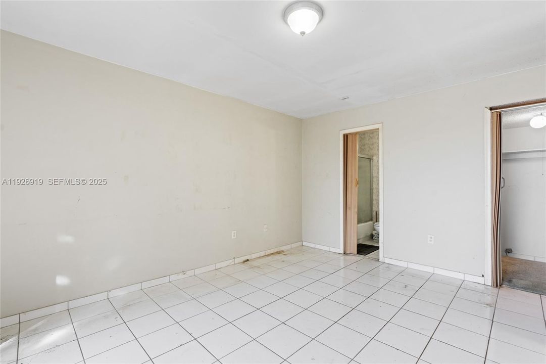 For Sale: $240,000 (2 beds, 2 baths, 935 Square Feet)