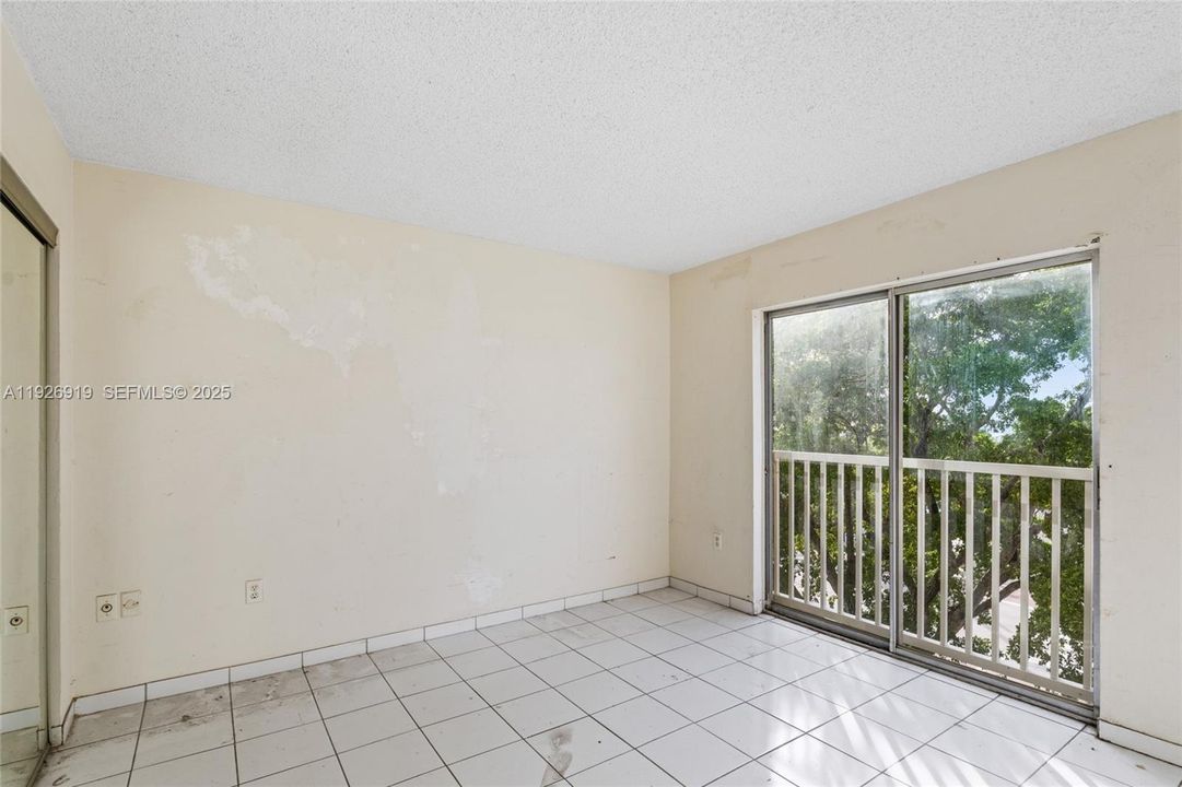 For Sale: $240,000 (2 beds, 2 baths, 935 Square Feet)