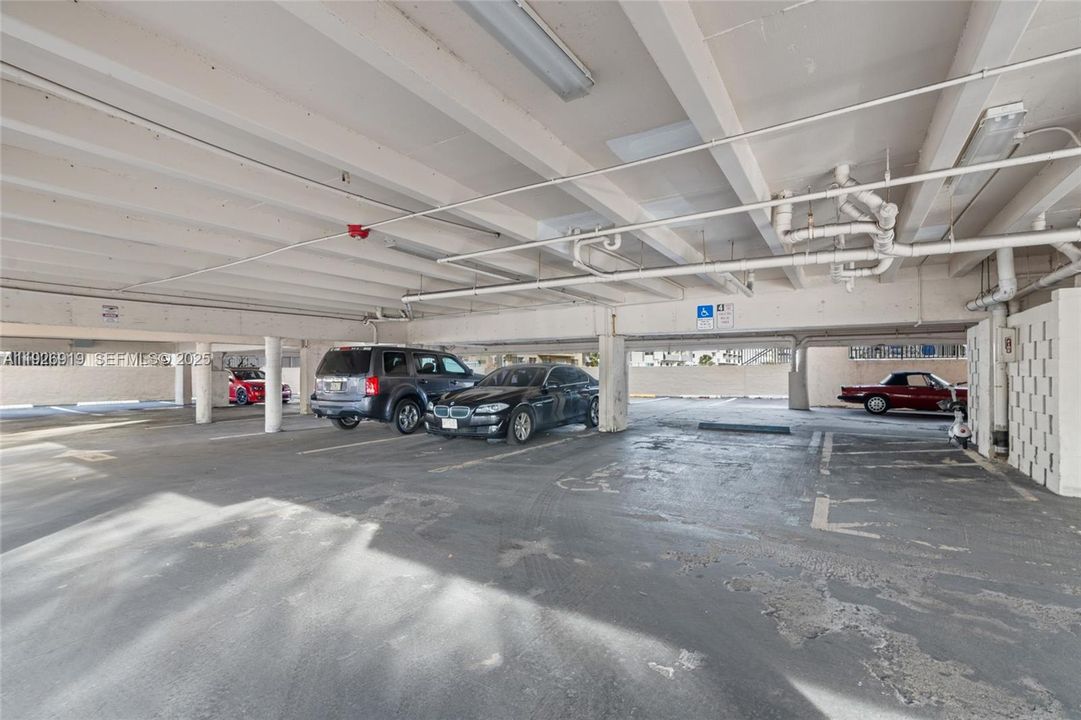 For Sale: $240,000 (2 beds, 2 baths, 935 Square Feet)