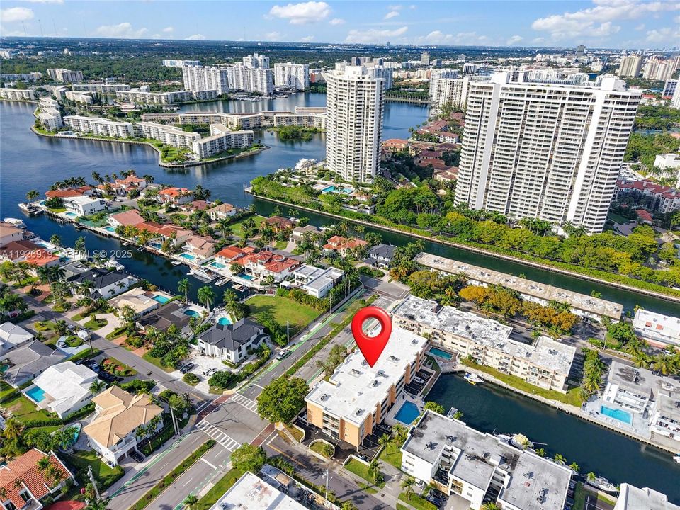 For Sale: $240,000 (2 beds, 2 baths, 935 Square Feet)