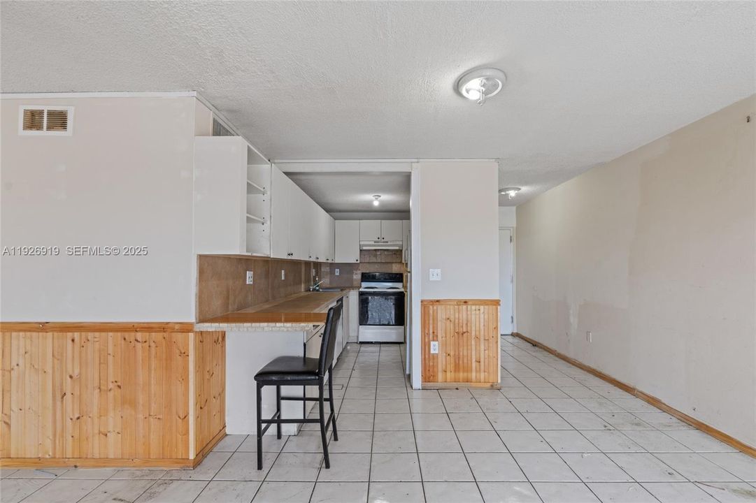 For Sale: $240,000 (2 beds, 2 baths, 935 Square Feet)