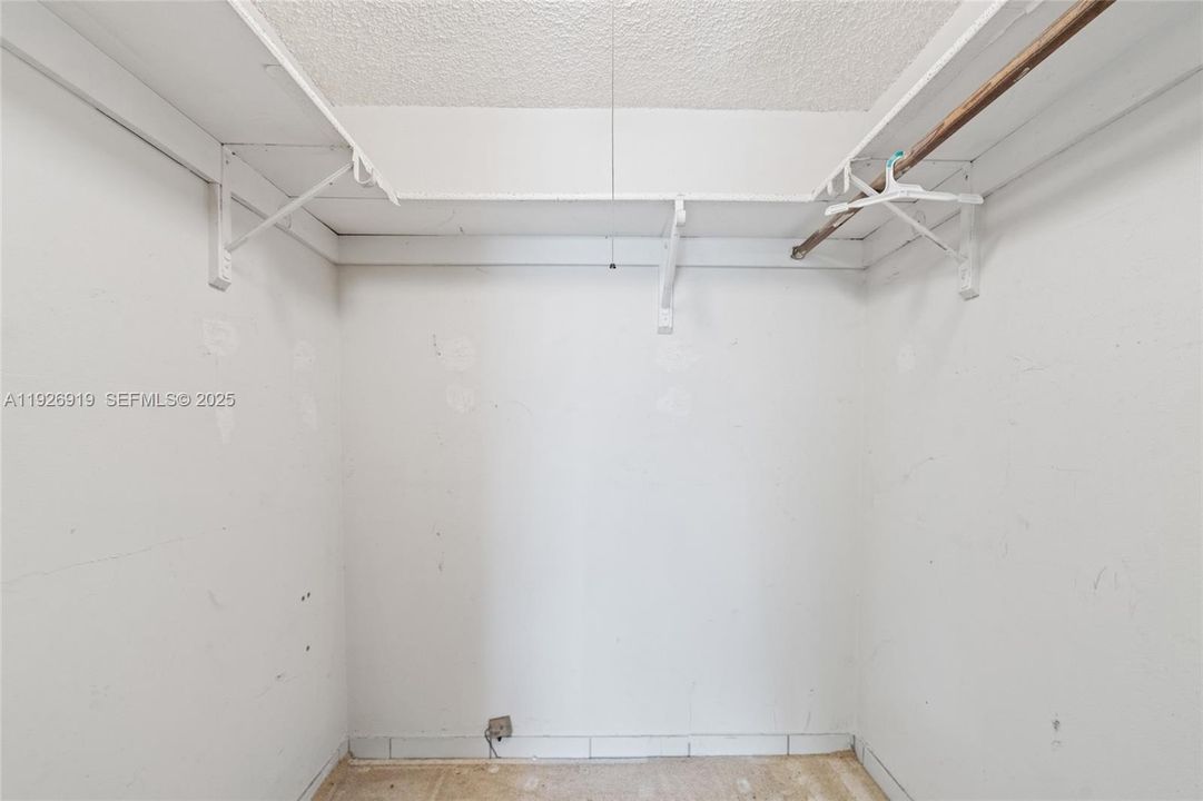 For Sale: $240,000 (2 beds, 2 baths, 935 Square Feet)