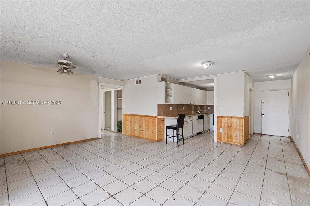 For Sale: $240,000 (2 beds, 2 baths, 935 Square Feet)