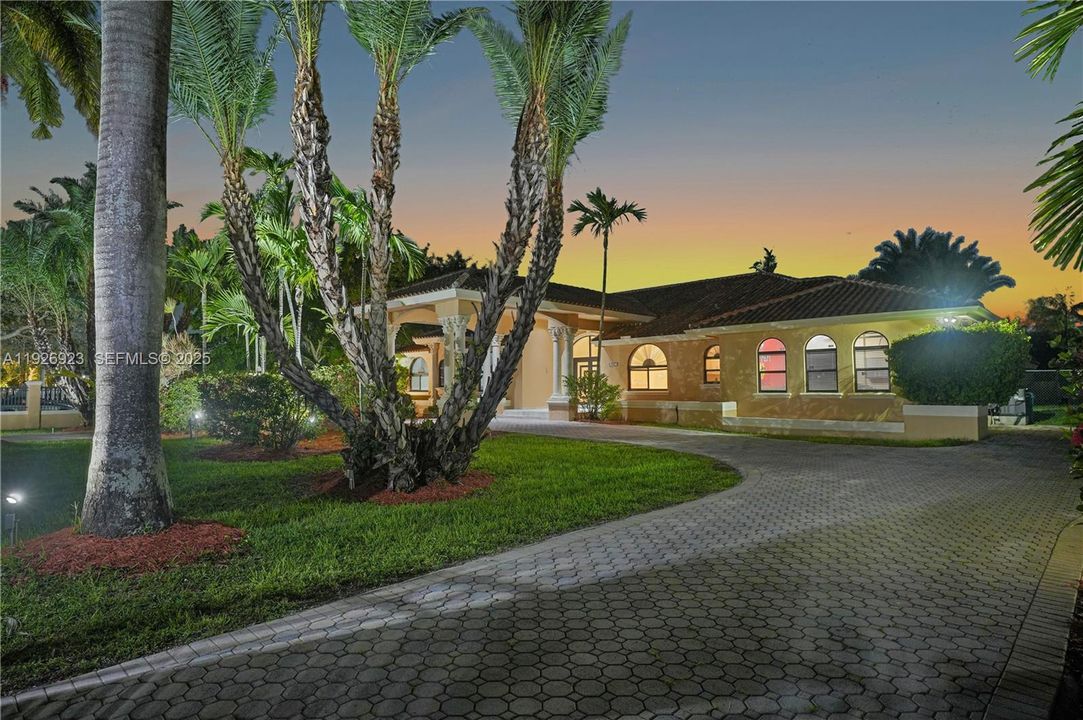 For Sale: $2,949,000 (8 beds, 7 baths, 6068 Square Feet)