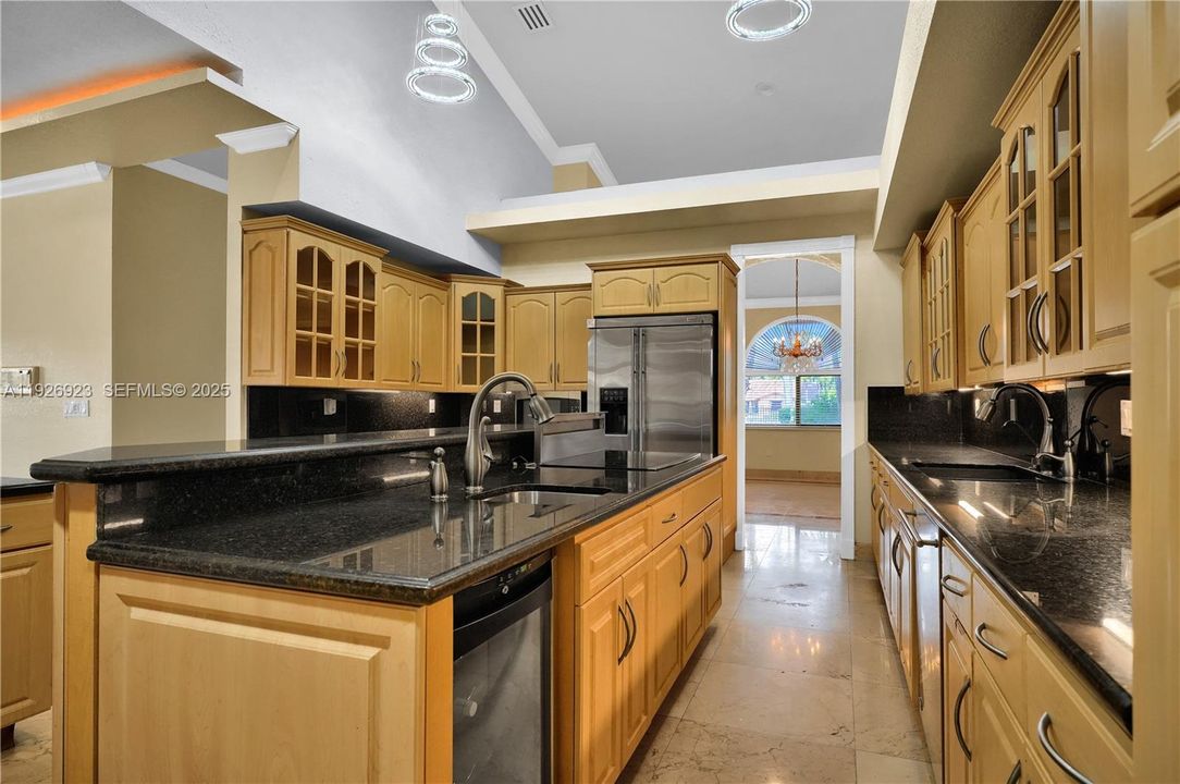 For Sale: $2,949,000 (8 beds, 7 baths, 6068 Square Feet)