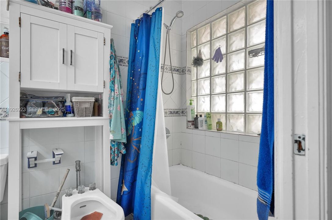 For Sale: $2,949,000 (8 beds, 7 baths, 6068 Square Feet)