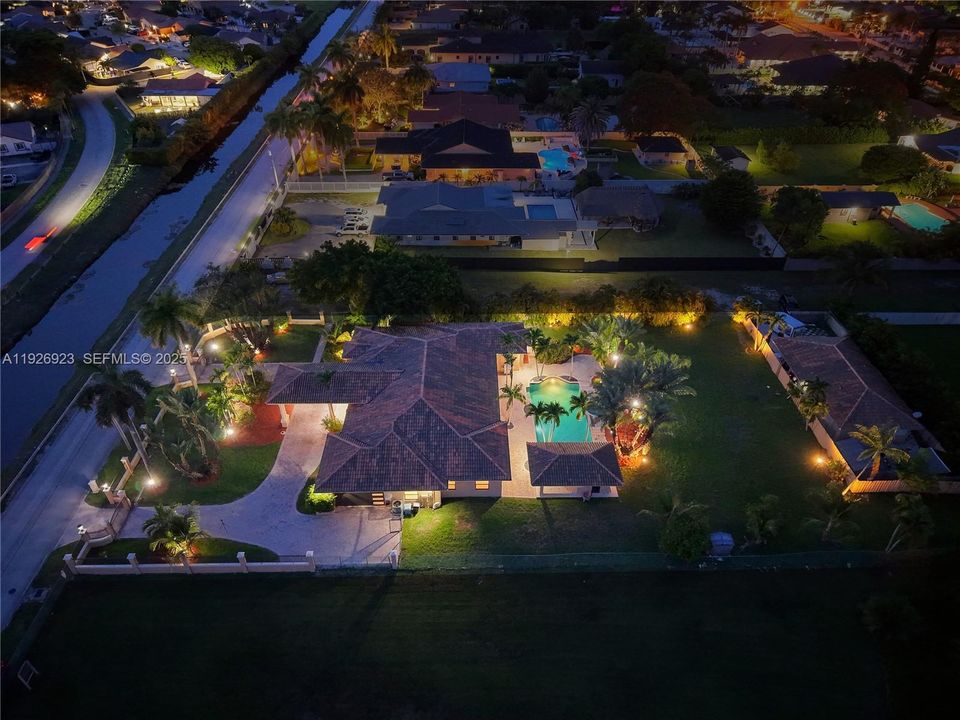 For Sale: $2,949,000 (8 beds, 7 baths, 6068 Square Feet)