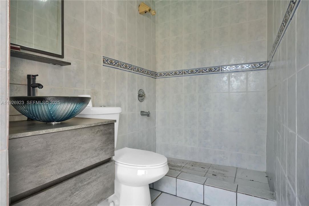 For Sale: $2,949,000 (8 beds, 7 baths, 6068 Square Feet)