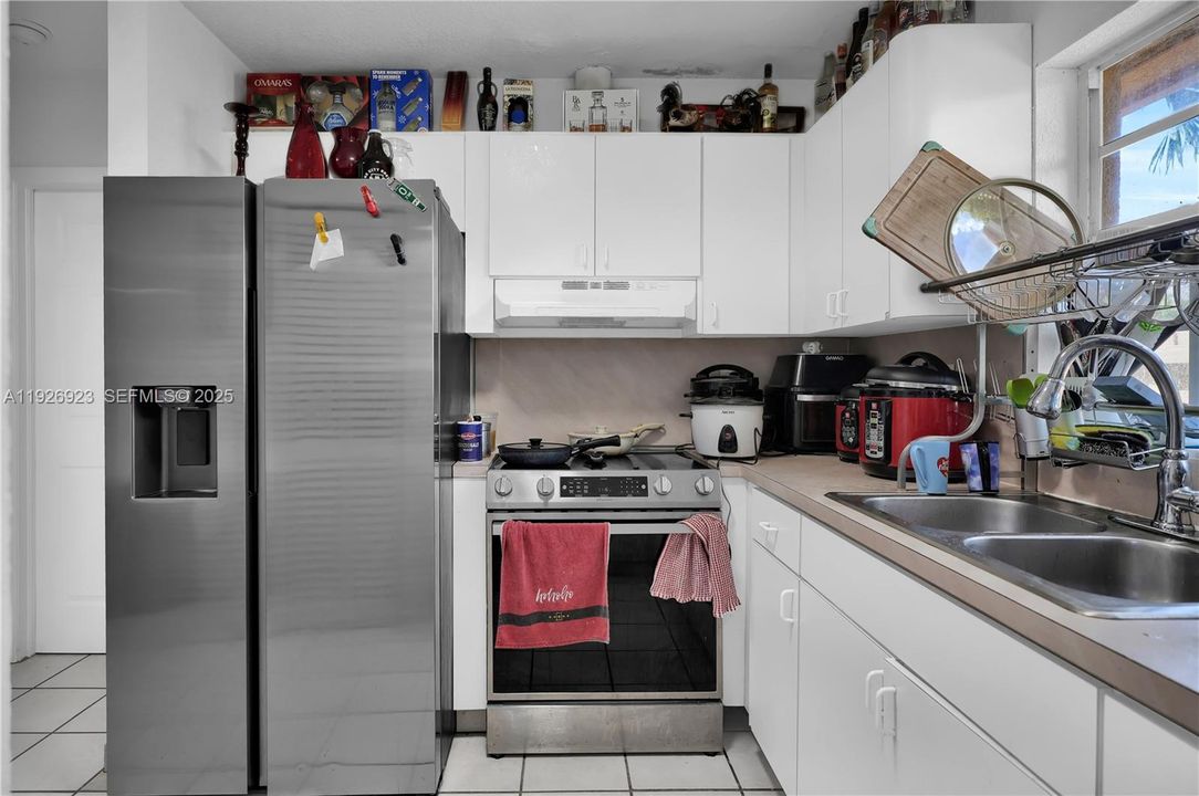 For Sale: $2,949,000 (8 beds, 7 baths, 6068 Square Feet)