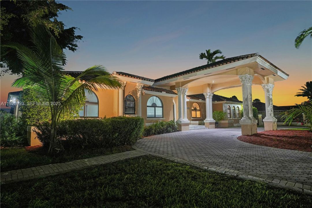 For Sale: $2,949,000 (8 beds, 7 baths, 6068 Square Feet)