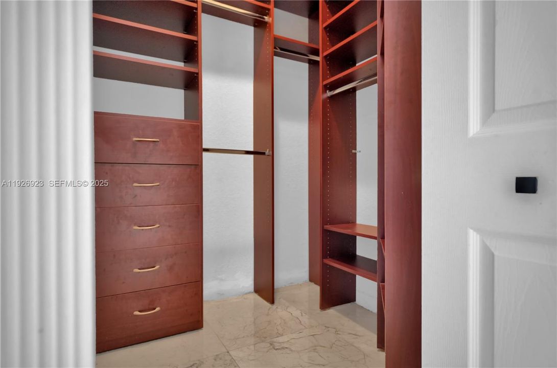 For Sale: $2,949,000 (8 beds, 7 baths, 6068 Square Feet)