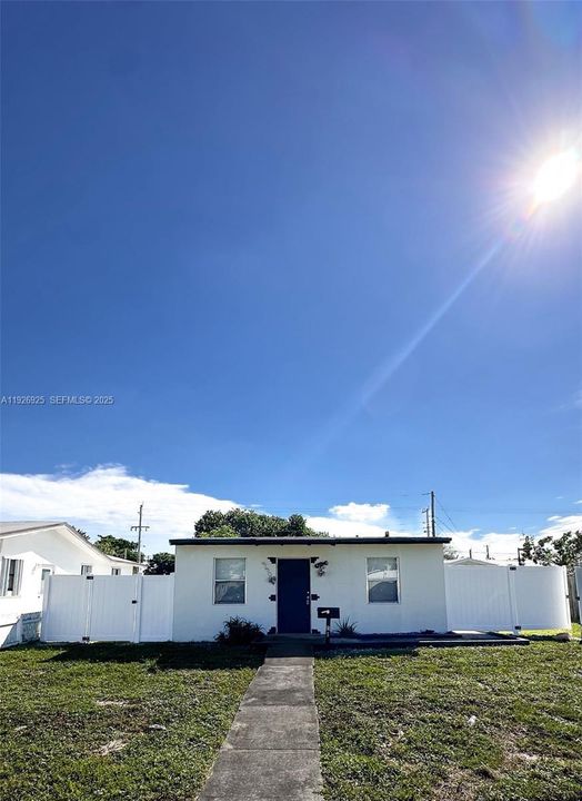 For Rent: $1,850 (2 beds, 1 baths, 576 Square Feet)