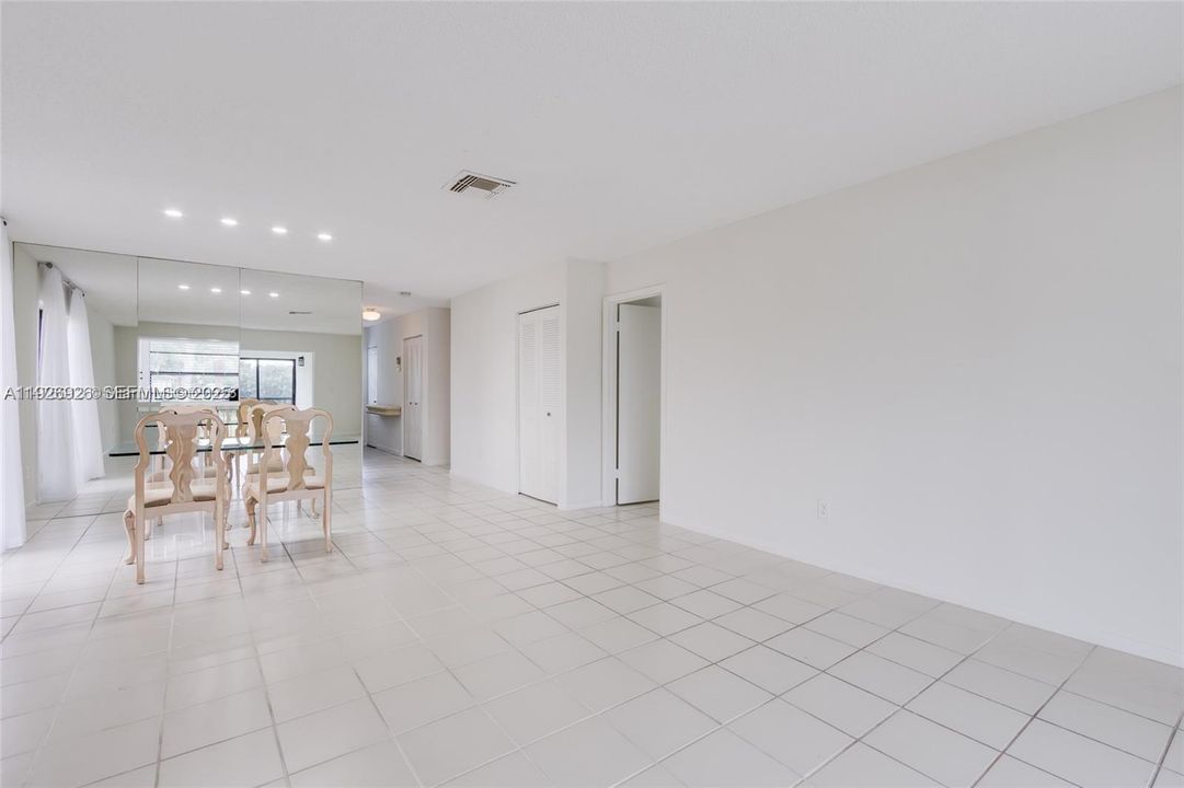 En Venta: $269,900 (2 camas, 2 baños, 1266 Pies cuadrados)