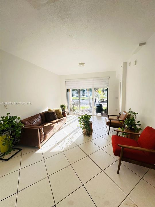 В аренду: $2,900 (3 спален, 2 ванн, 1271 Квадратных фут)