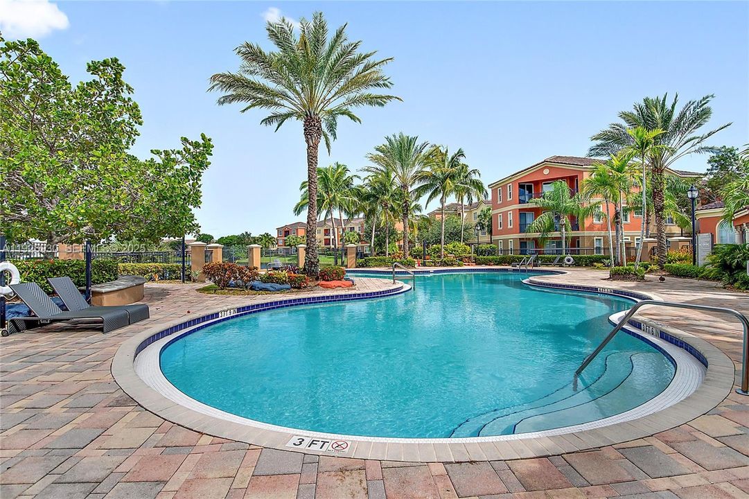 出租: $2,150 (1 贝兹, 1 浴室, 723 平方英尺)