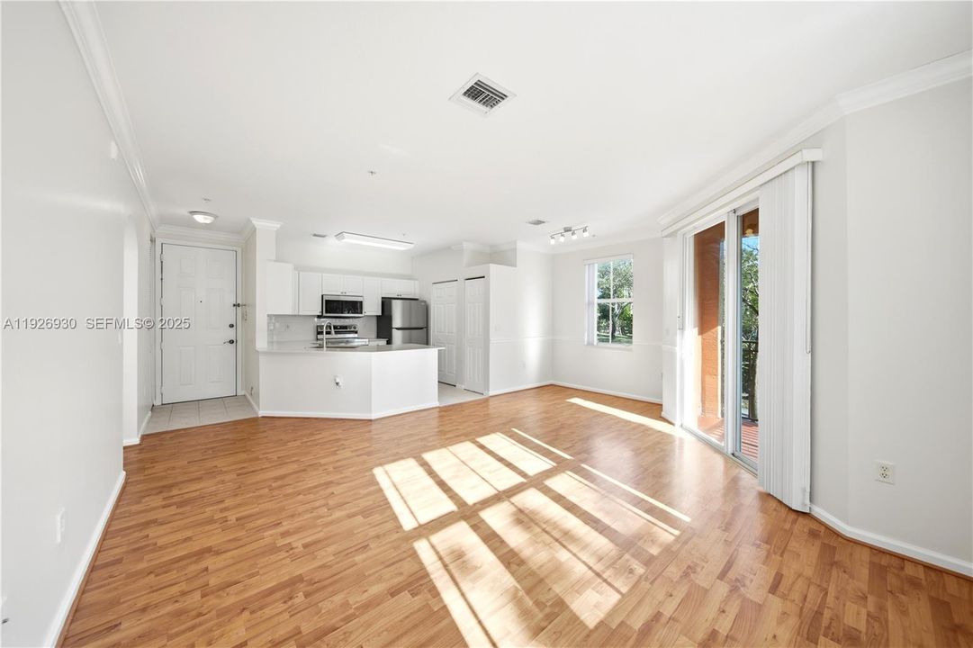 出租: $2,150 (1 贝兹, 1 浴室, 723 平方英尺)