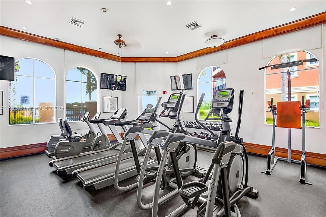 出租: $2,150 (1 贝兹, 1 浴室, 723 平方英尺)