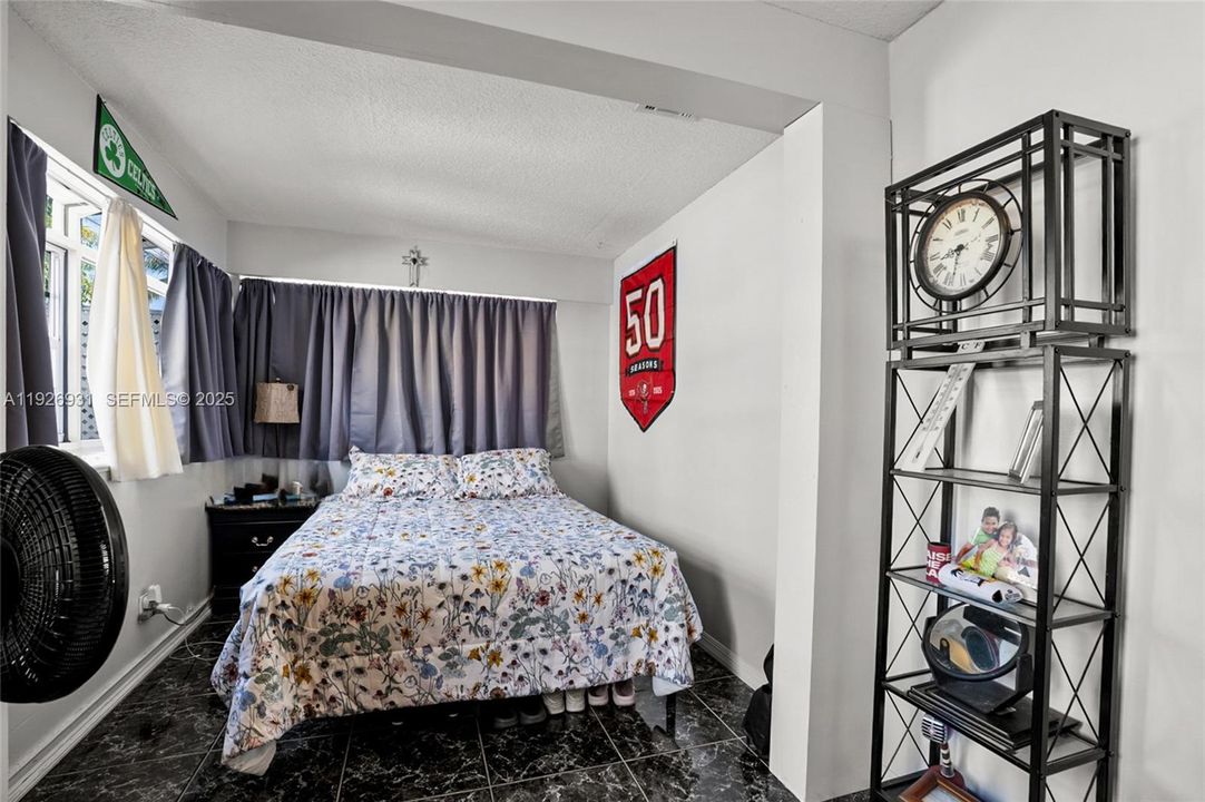 For Sale: $475,000 (4 beds, 2 baths, 1449 Square Feet)