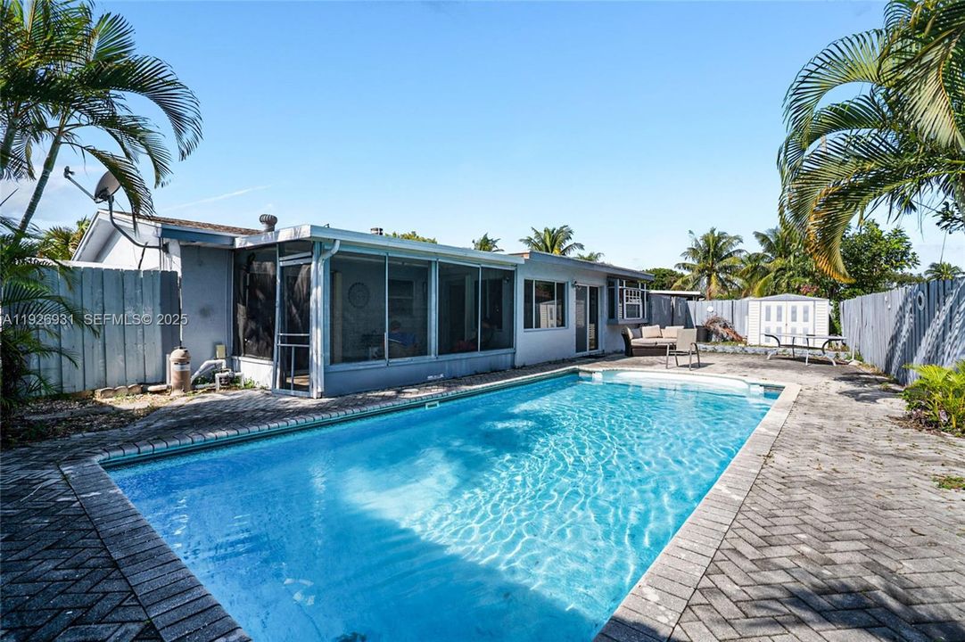 For Sale: $475,000 (4 beds, 2 baths, 1449 Square Feet)