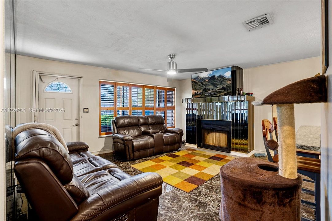 For Sale: $475,000 (4 beds, 2 baths, 1449 Square Feet)