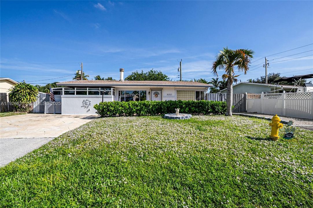 For Sale: $475,000 (4 beds, 2 baths, 1449 Square Feet)