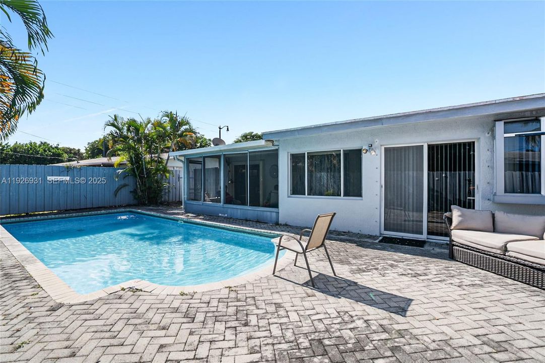 For Sale: $475,000 (4 beds, 2 baths, 1449 Square Feet)